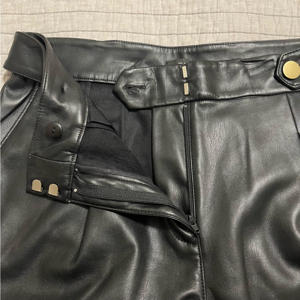 Loft Curvy Button Tab Slim Pants Faux Leather Size 2 - Picture 5 of 11